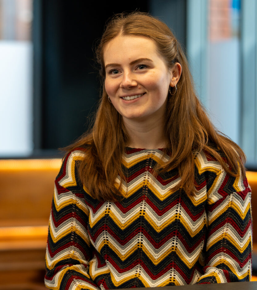 Issie Holmes Headshot